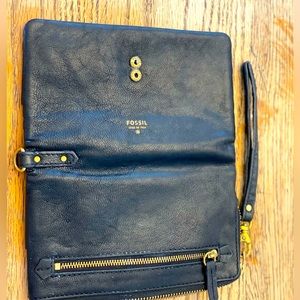 Fossil bifold wallet, lots of pockets and compartments!